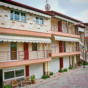 katerina-apartments-pefkohori.hotelschalkidiki.net/